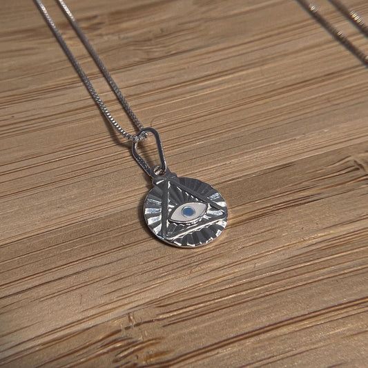 Collier œil qui voit tout